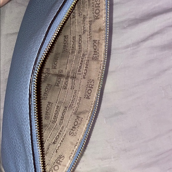 Micheal Kors wristlet - Picture 4 of 5